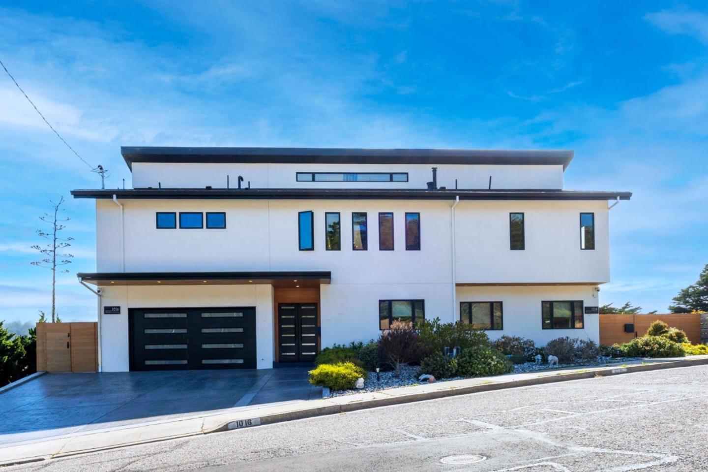 Detail Gallery Image 5 of 54 For 1016 Escalero Ave, Pacifica,  CA 94044 - 4 Beds | 5 Baths