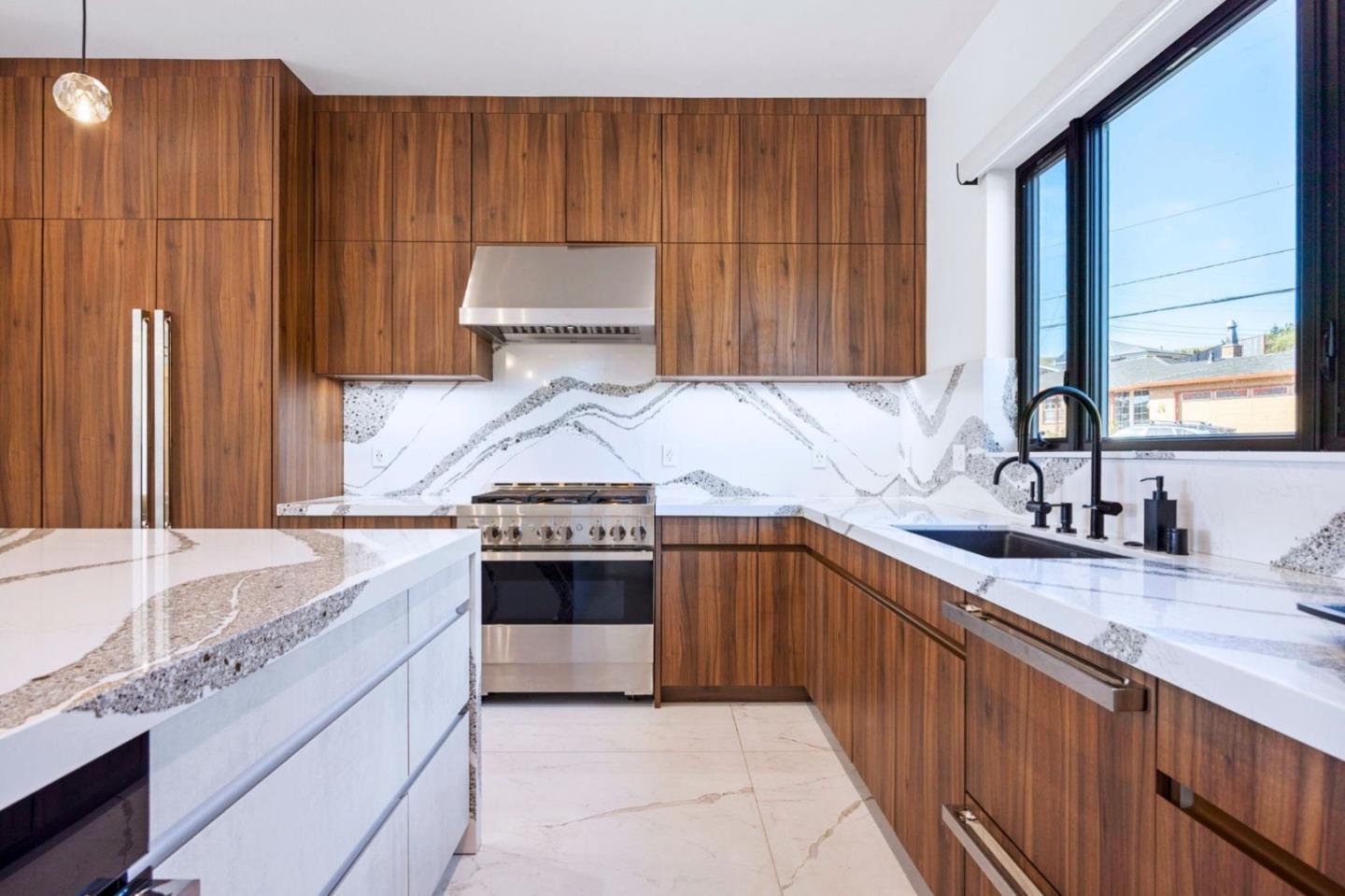 Detail Gallery Image 8 of 54 For 1016 Escalero Ave, Pacifica,  CA 94044 - 4 Beds | 5 Baths