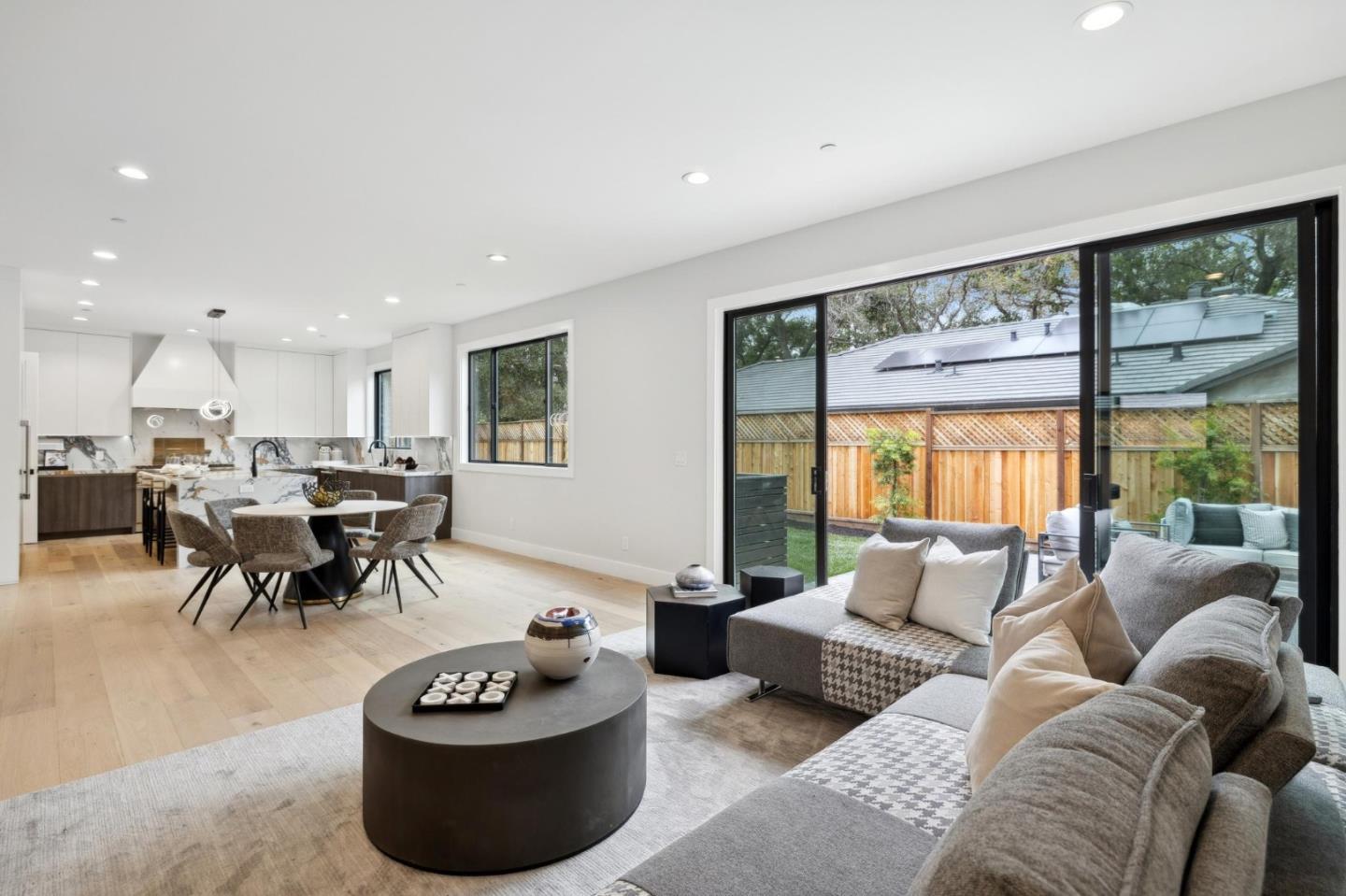 Detail Gallery Image 12 of 54 For 1074 Riverside Dr, Los Altos,  CA 94024 - 5 Beds | 4/1 Baths