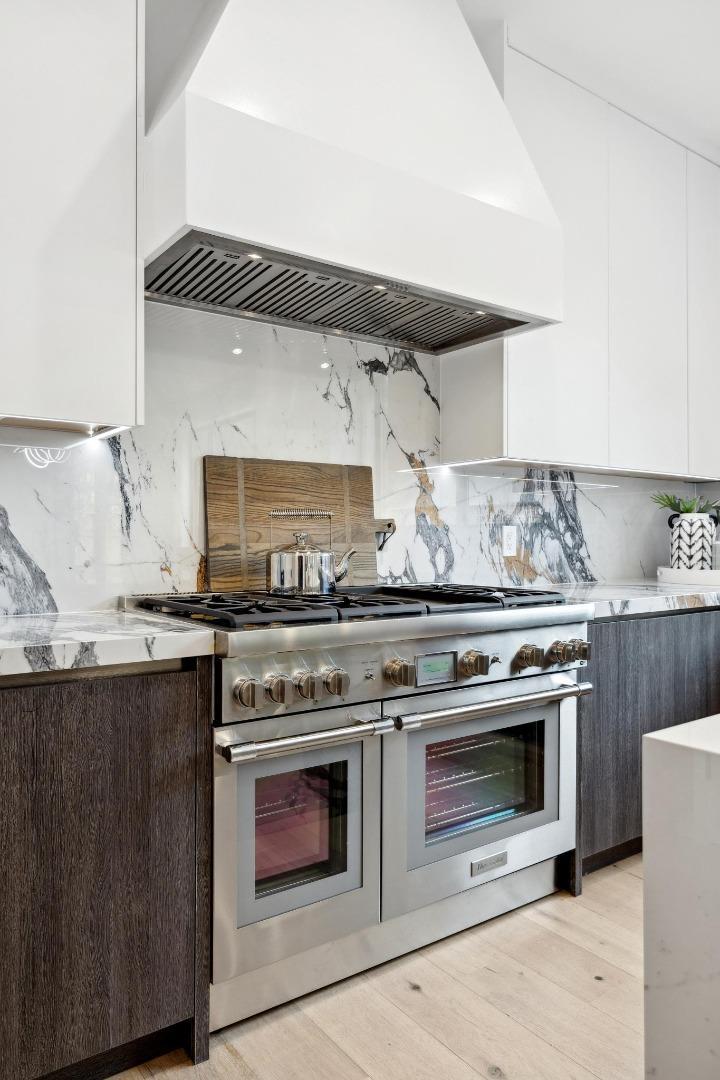 Detail Gallery Image 18 of 54 For 1074 Riverside Dr, Los Altos,  CA 94024 - 5 Beds | 4/1 Baths