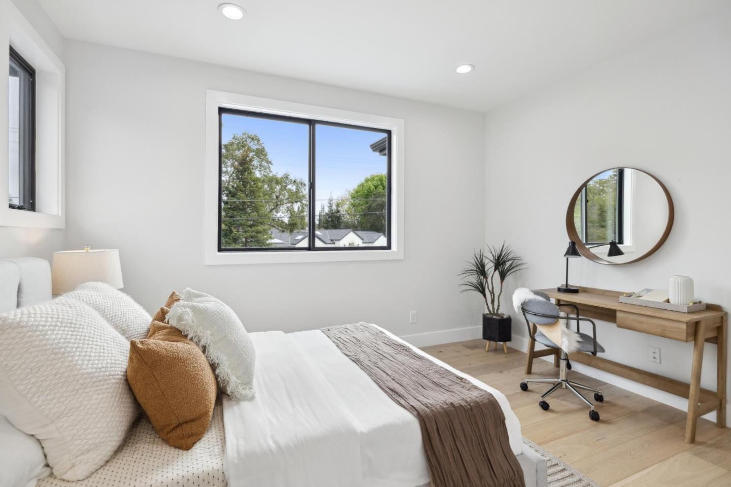 Detail Gallery Image 35 of 54 For 1074 Riverside Dr, Los Altos,  CA 94024 - 5 Beds | 4/1 Baths