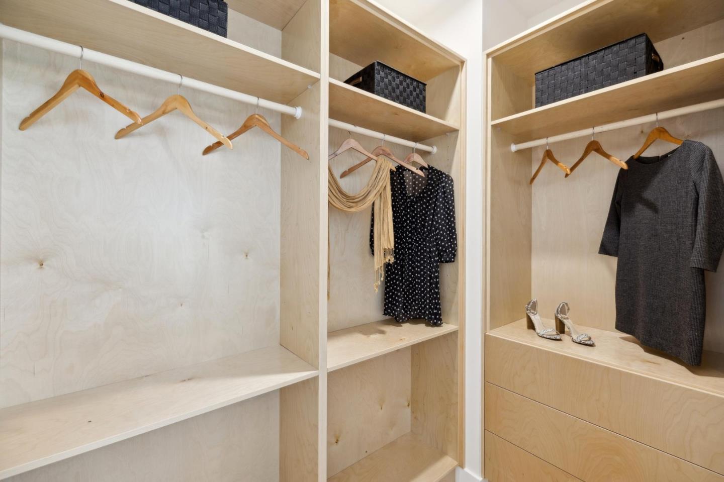 Detail Gallery Image 45 of 54 For 1074 Riverside Dr, Los Altos,  CA 94024 - 5 Beds | 4/1 Baths