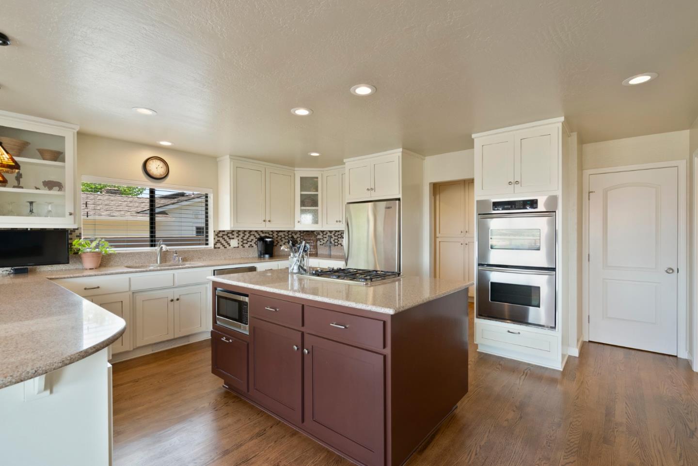 Detail Gallery Image 16 of 81 For 38 Barbras Ct, Hollister,  CA 95023 - 3 Beds | 2/1 Baths