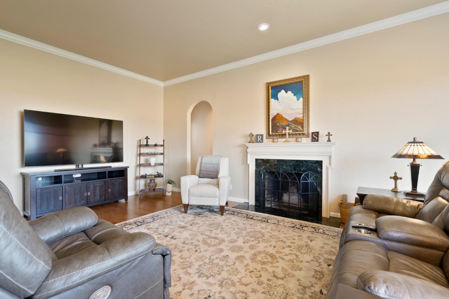 Detail Gallery Image 27 of 81 For 38 Barbras Ct, Hollister,  CA 95023 - 3 Beds | 2/1 Baths