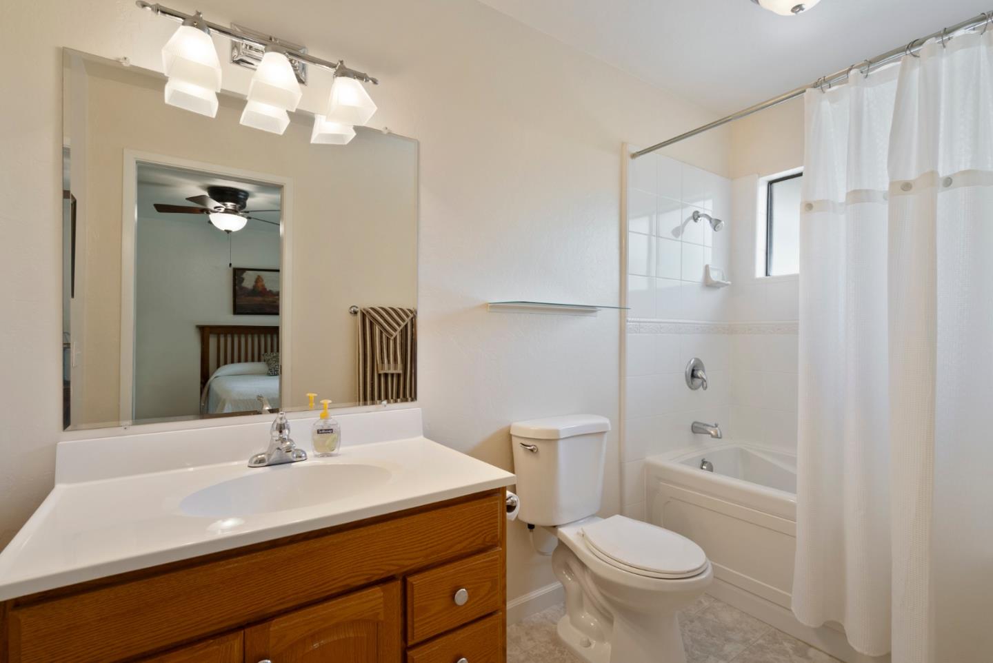 Detail Gallery Image 33 of 81 For 38 Barbras Ct, Hollister,  CA 95023 - 3 Beds | 2/1 Baths