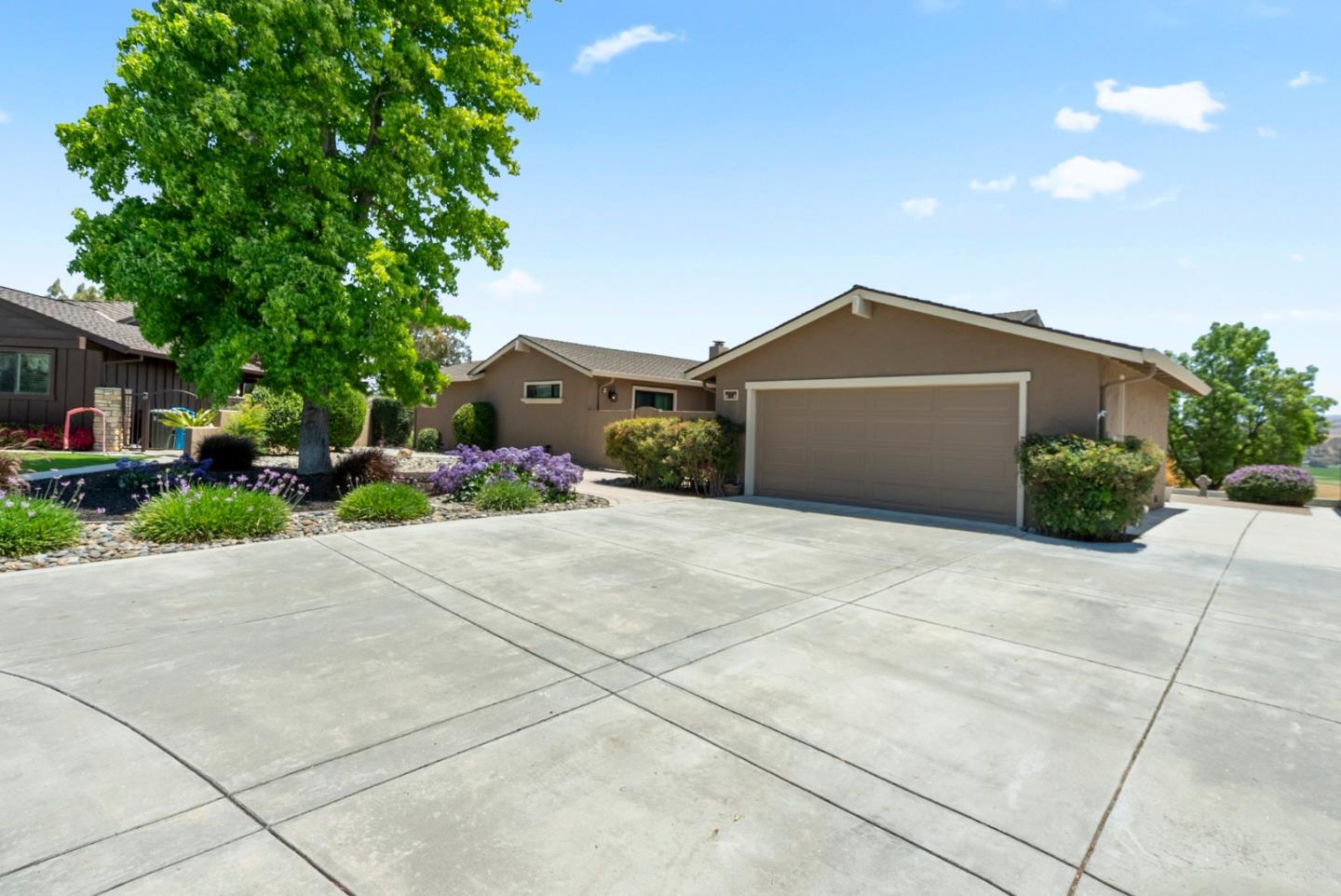 Detail Gallery Image 4 of 81 For 38 Barbras Ct, Hollister,  CA 95023 - 3 Beds | 2/1 Baths
