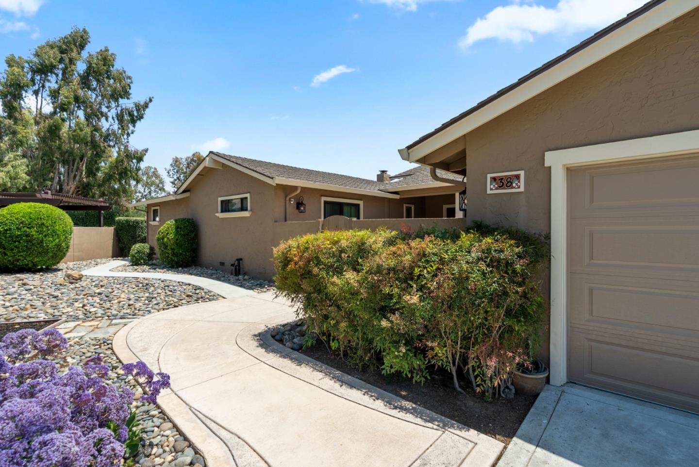 Detail Gallery Image 5 of 81 For 38 Barbras Ct, Hollister,  CA 95023 - 3 Beds | 2/1 Baths
