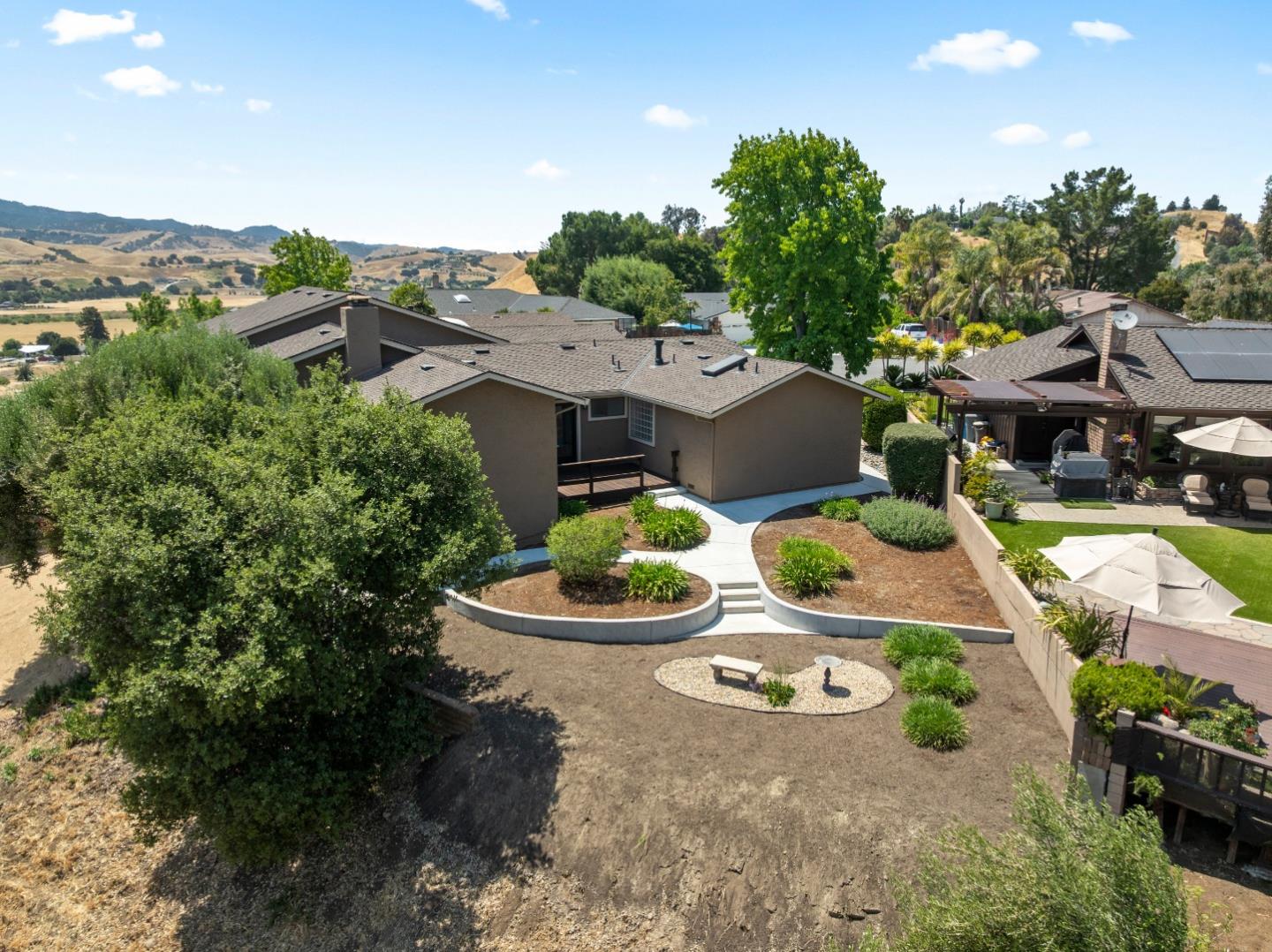 Detail Gallery Image 6 of 81 For 38 Barbras Ct, Hollister,  CA 95023 - 3 Beds | 2/1 Baths