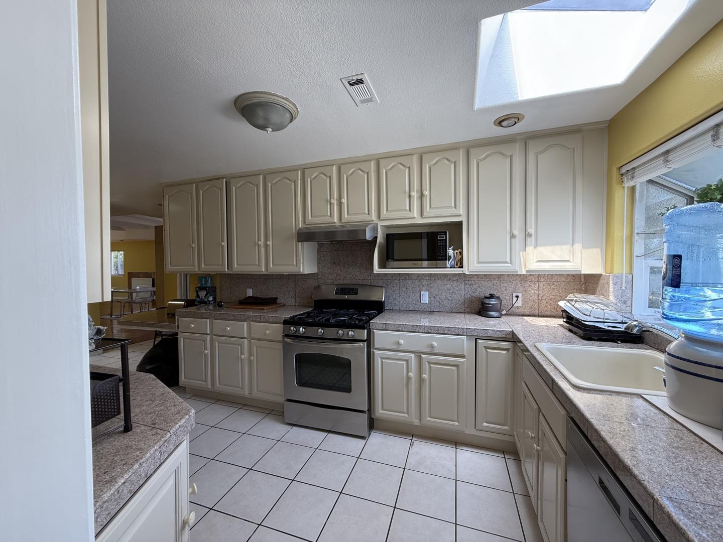 Detail Gallery Image 5 of 11 For 3451 Flora Vista Ave, Santa Clara,  CA 95051 - 3 Beds | 2 Baths