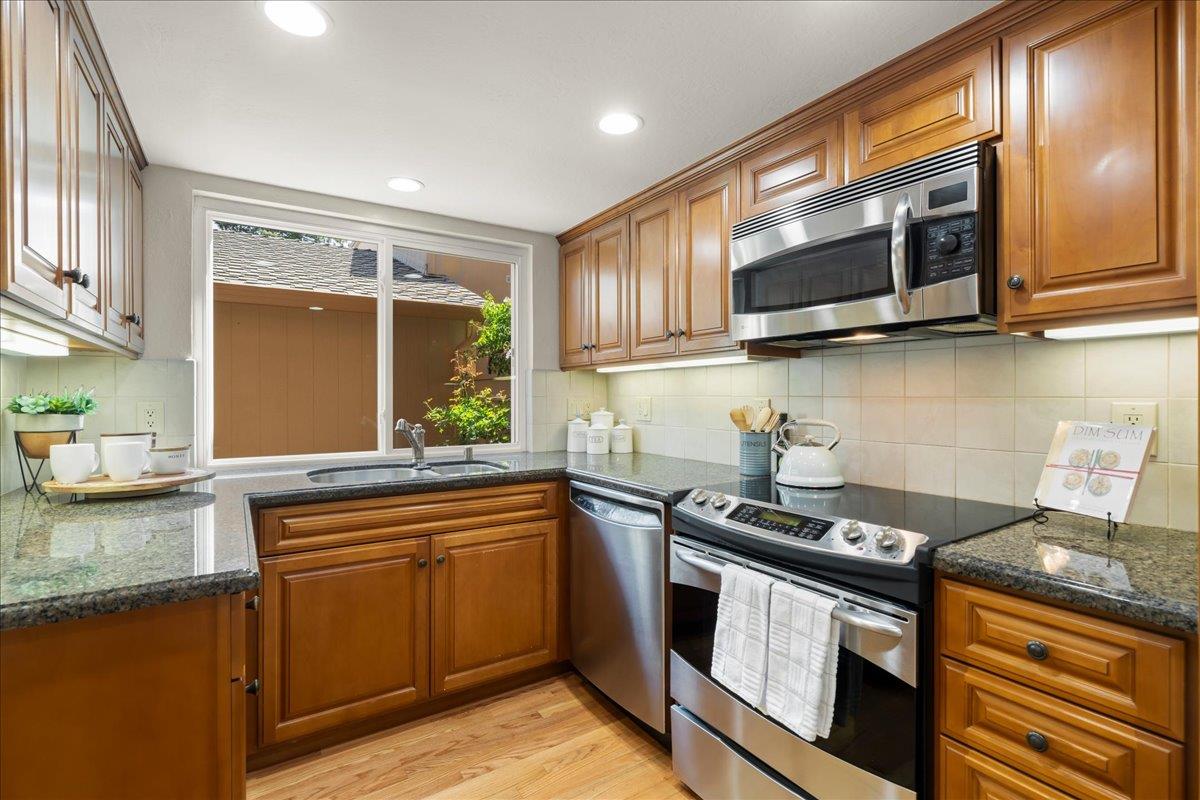 Detail Gallery Image 12 of 31 For 1074 Whitebick Dr, San Jose,  CA 95129 - 3 Beds | 1/1 Baths