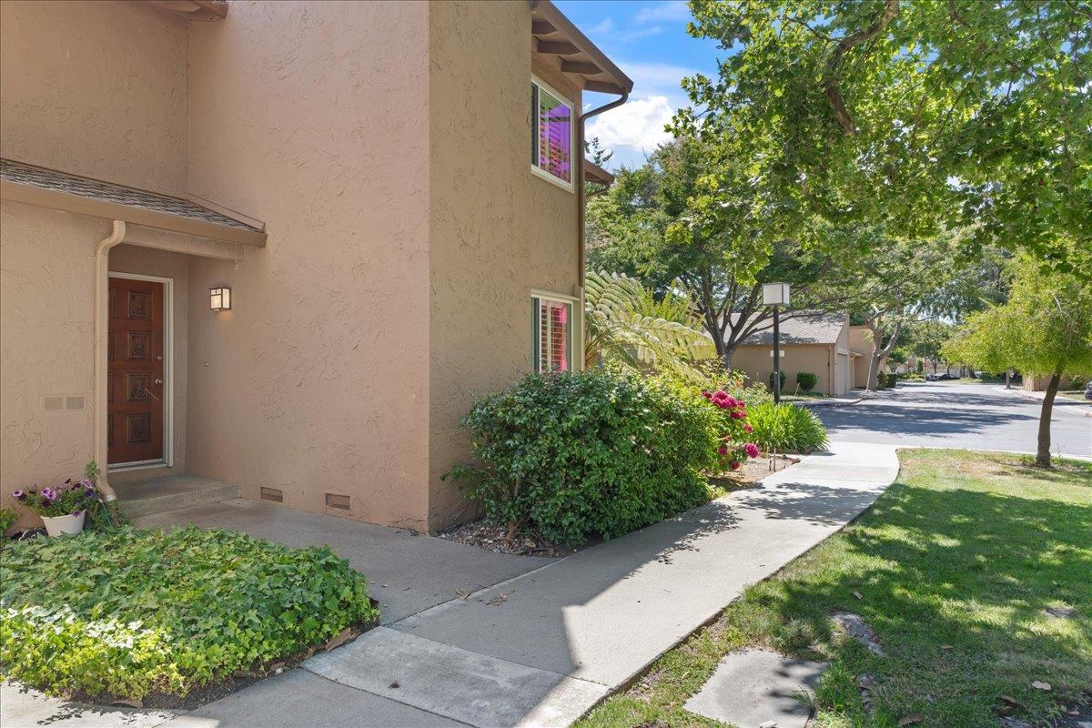 Detail Gallery Image 2 of 31 For 1074 Whitebick Dr, San Jose,  CA 95129 - 3 Beds | 1/1 Baths