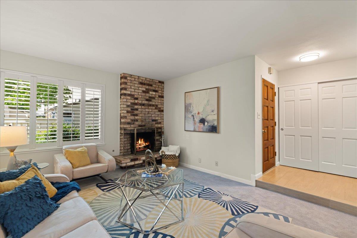 Detail Gallery Image 5 of 31 For 1074 Whitebick Dr, San Jose,  CA 95129 - 3 Beds | 1/1 Baths