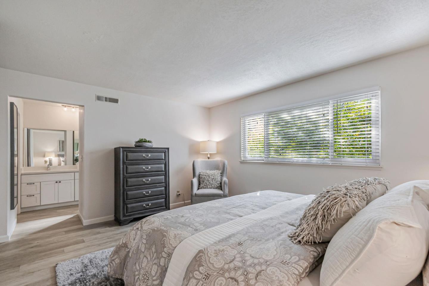 Detail Gallery Image 24 of 40 For 6649 Bret Harte Dr, San Jose,  CA 95120 - 4 Beds | 2/1 Baths
