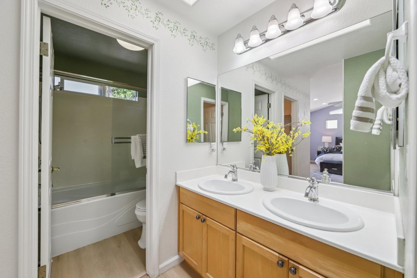 Detail Gallery Image 14 of 27 For 3712 Moorpark Ave, San Jose,  CA 95117 - 3 Beds | 2/1 Baths