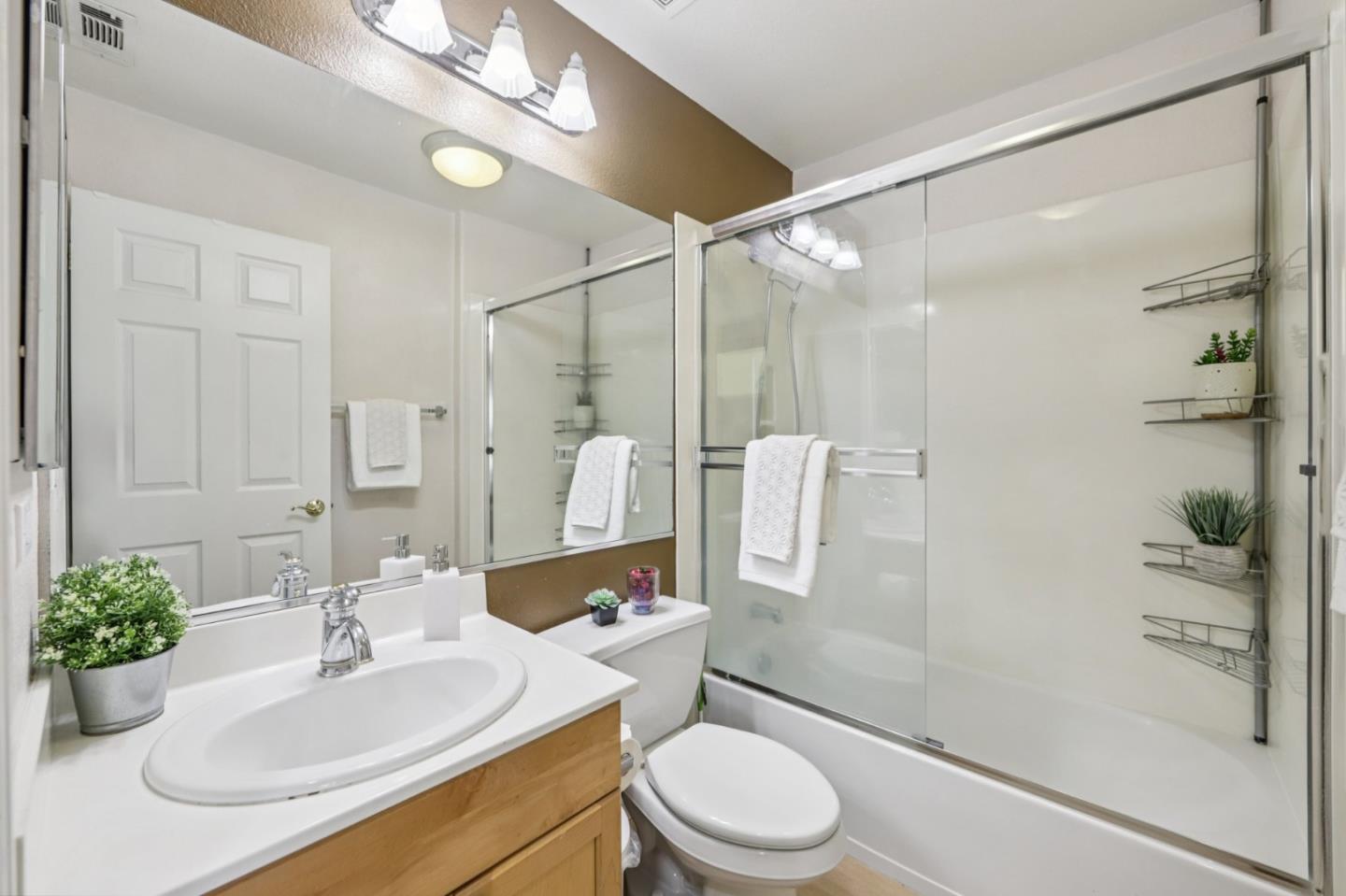 Detail Gallery Image 21 of 27 For 3712 Moorpark Ave, San Jose,  CA 95117 - 3 Beds | 2/1 Baths