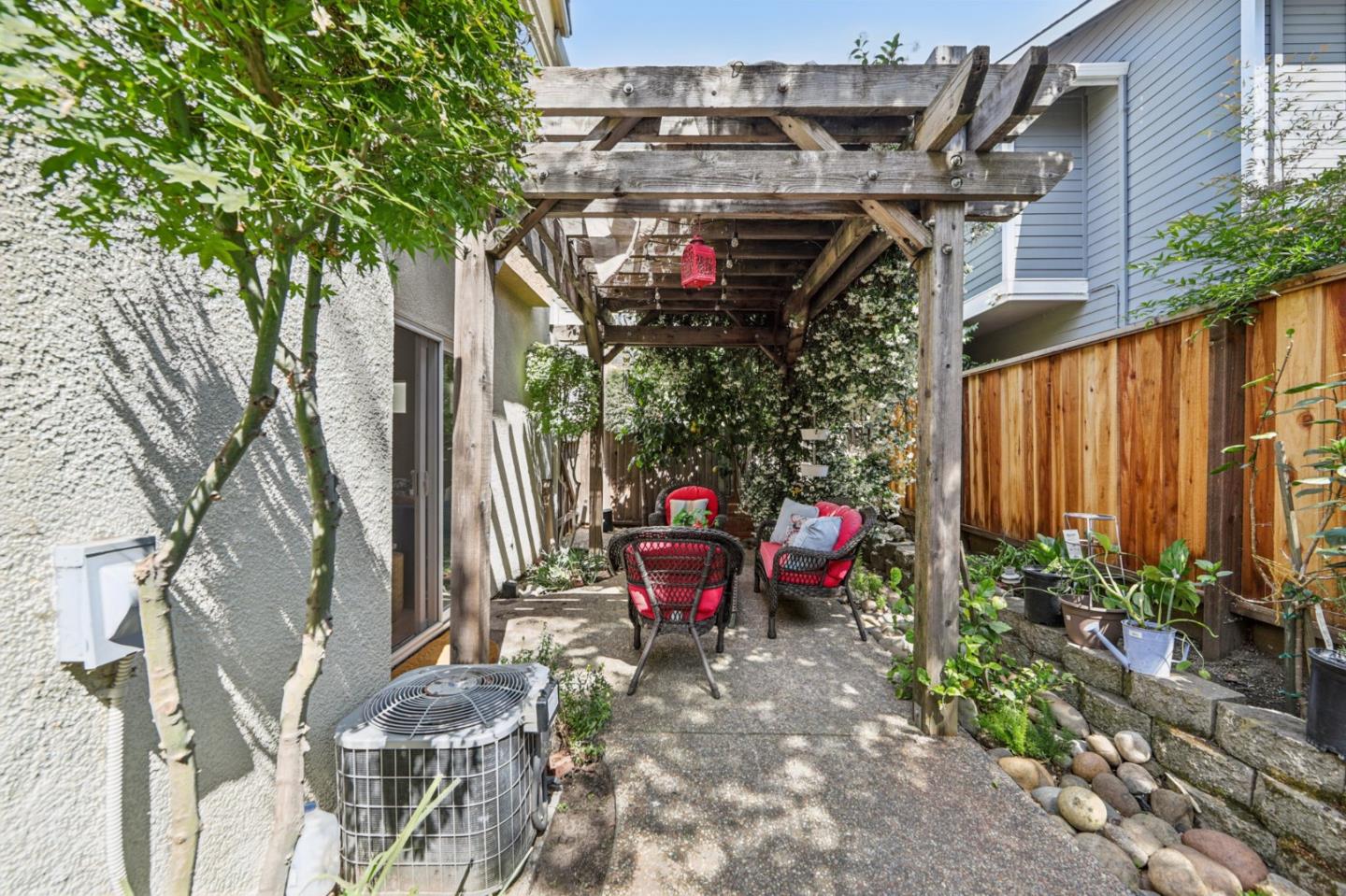Detail Gallery Image 25 of 27 For 3712 Moorpark Ave, San Jose,  CA 95117 - 3 Beds | 2/1 Baths