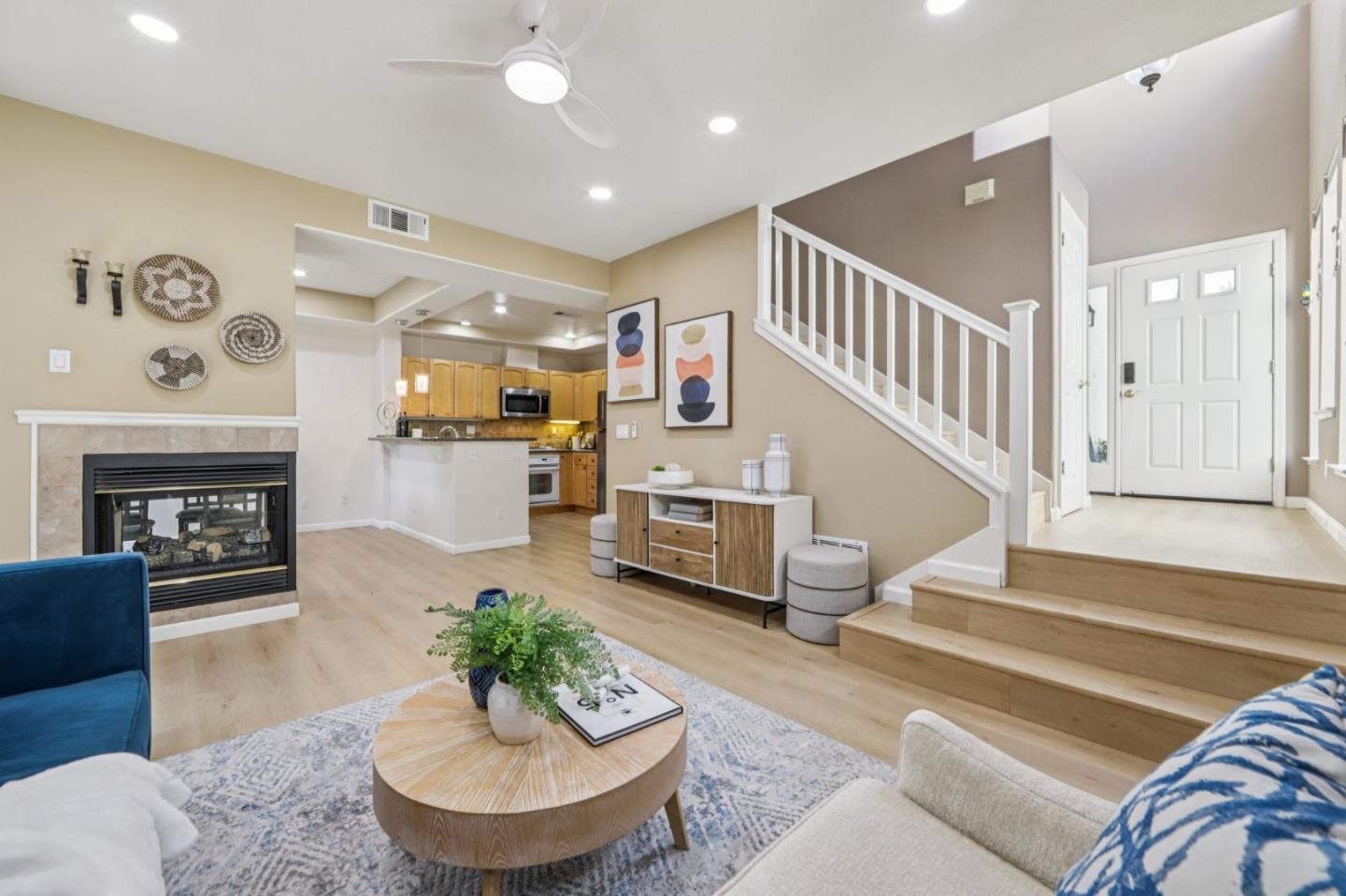 Detail Gallery Image 3 of 27 For 3712 Moorpark Ave, San Jose,  CA 95117 - 3 Beds | 2/1 Baths