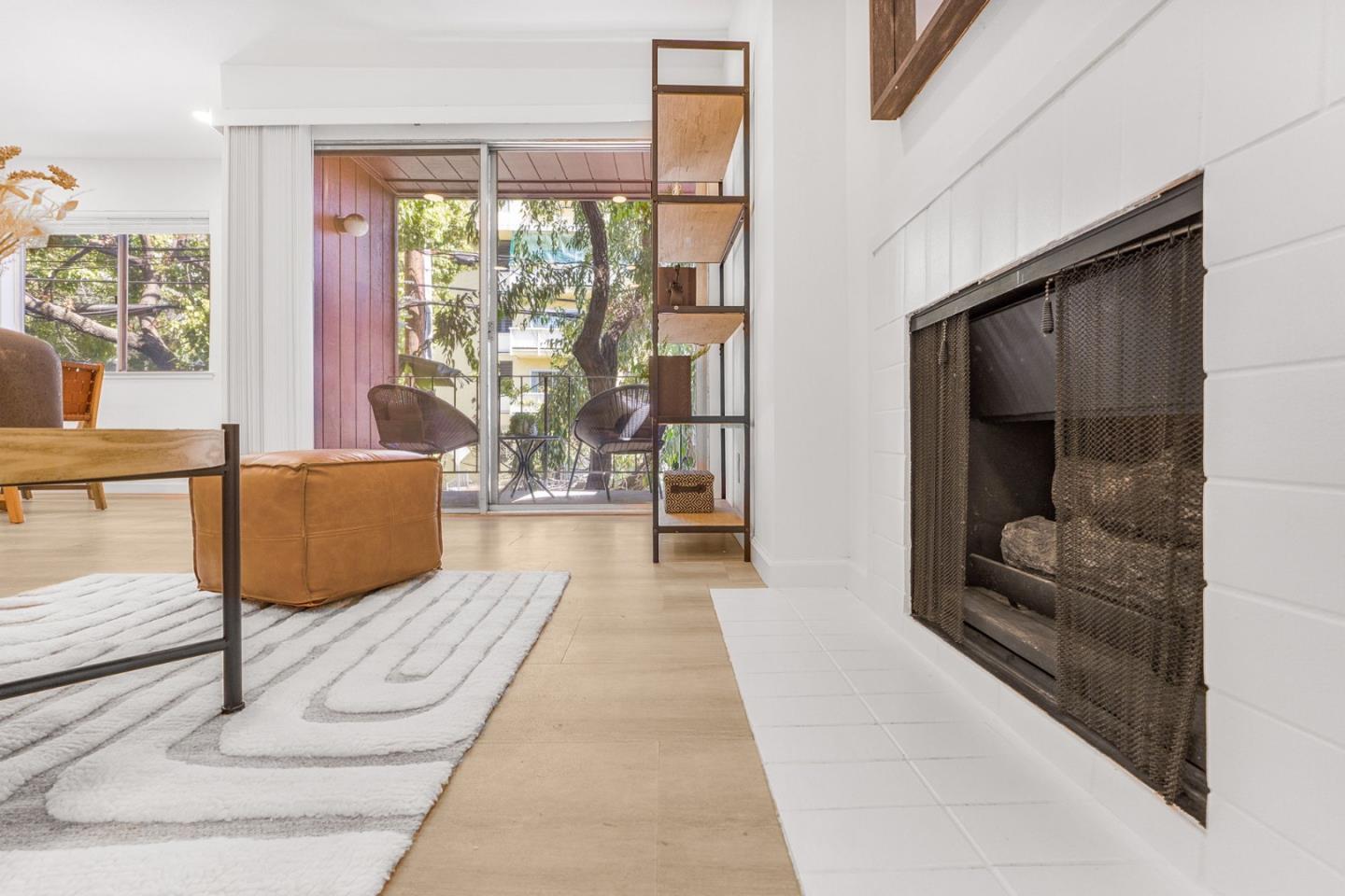 Detail Gallery Image 3 of 22 For 3751 Harrison #101,  Oakland,  CA 94611 - 1 Beds | 1 Baths