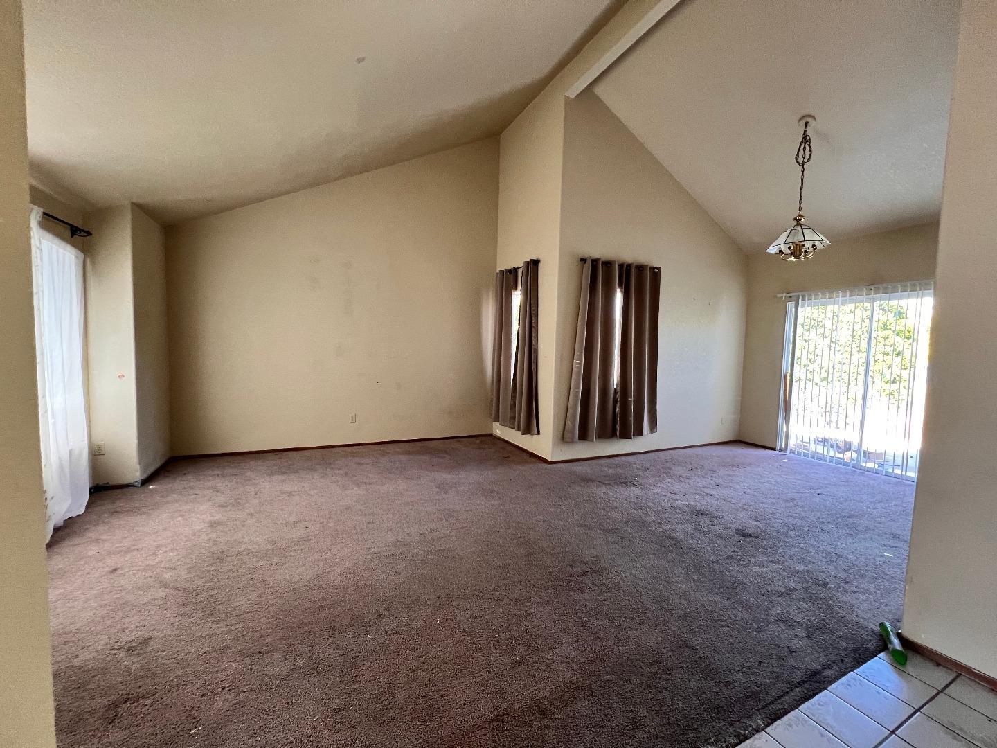 Detail Gallery Image 4 of 19 For 56 Brighton Dr, Vallejo,  CA 94591 - 4 Beds | 2/1 Baths