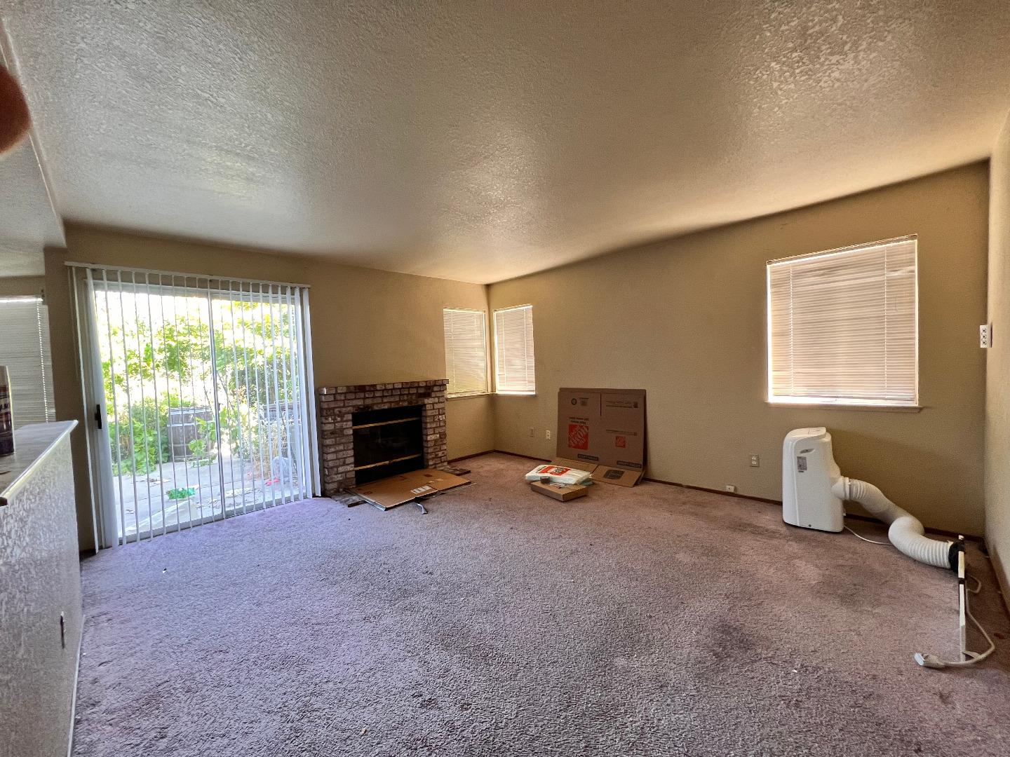 Detail Gallery Image 6 of 19 For 56 Brighton Dr, Vallejo,  CA 94591 - 4 Beds | 2/1 Baths