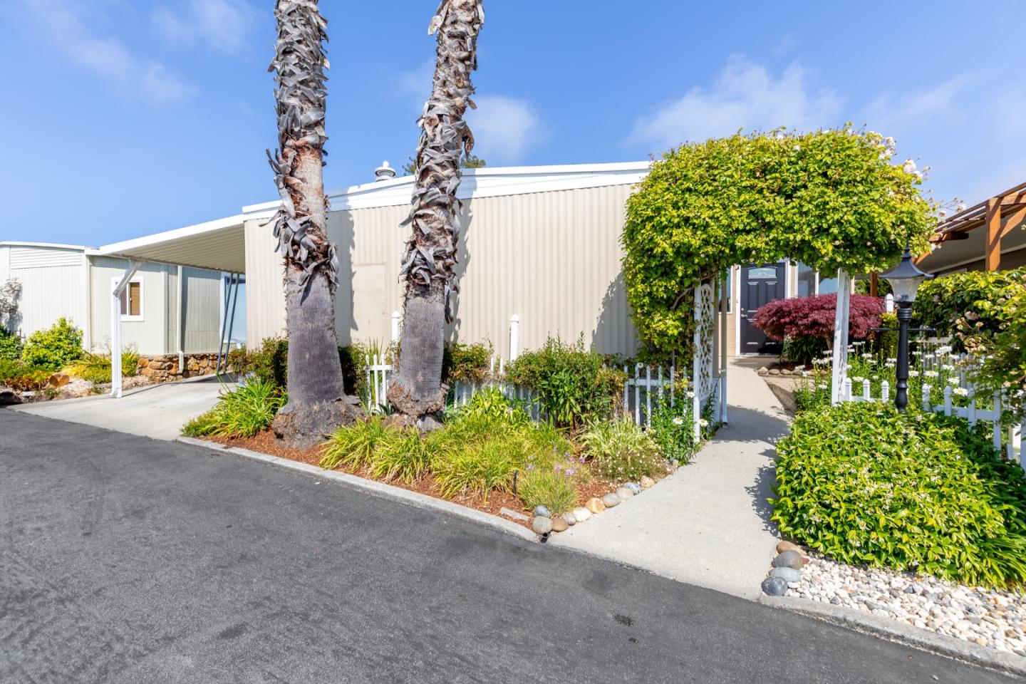 Detail Gallery Image 2 of 31 For 29 Knollwood #29,  Aptos,  CA 95003 - 2 Beds | 2 Baths