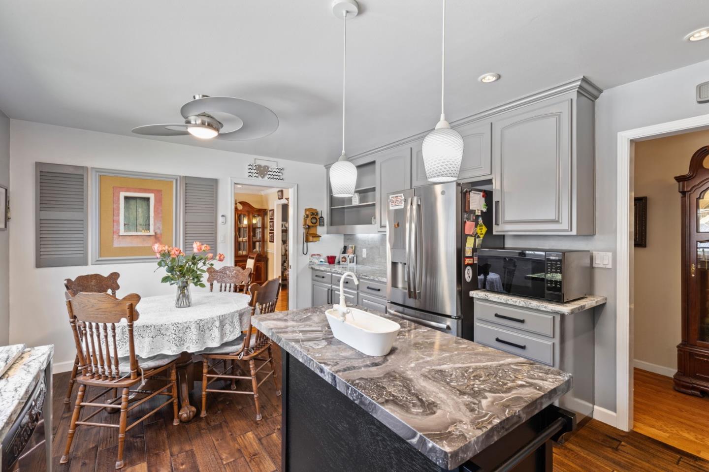 Detail Gallery Image 11 of 50 For 3155 Brittan Ave, San Carlos,  CA 94070 - 3 Beds | 2/1 Baths