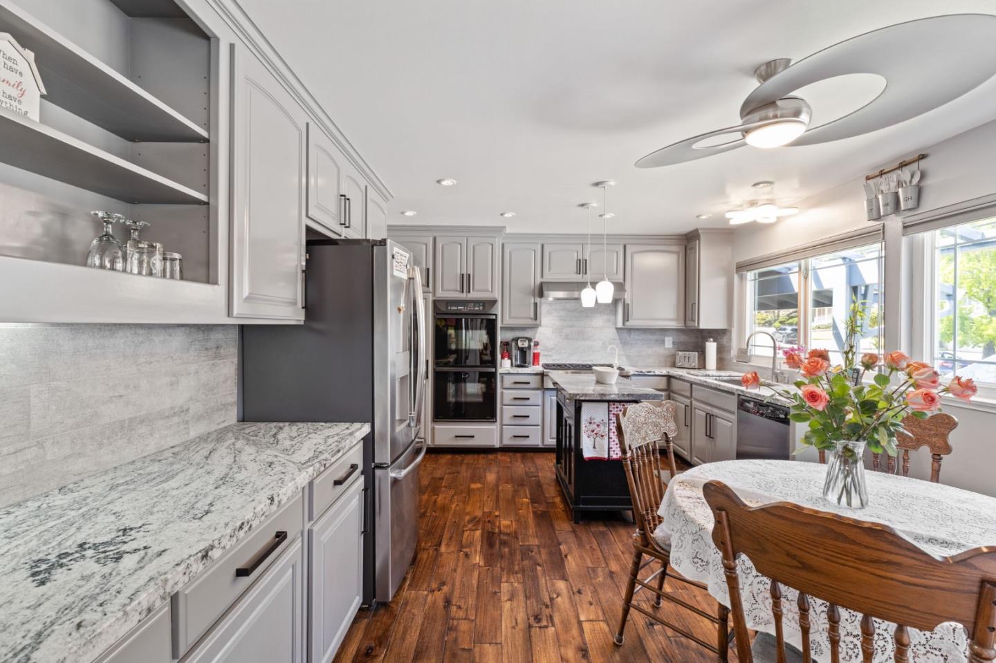 Detail Gallery Image 13 of 50 For 3155 Brittan Ave, San Carlos,  CA 94070 - 3 Beds | 2/1 Baths