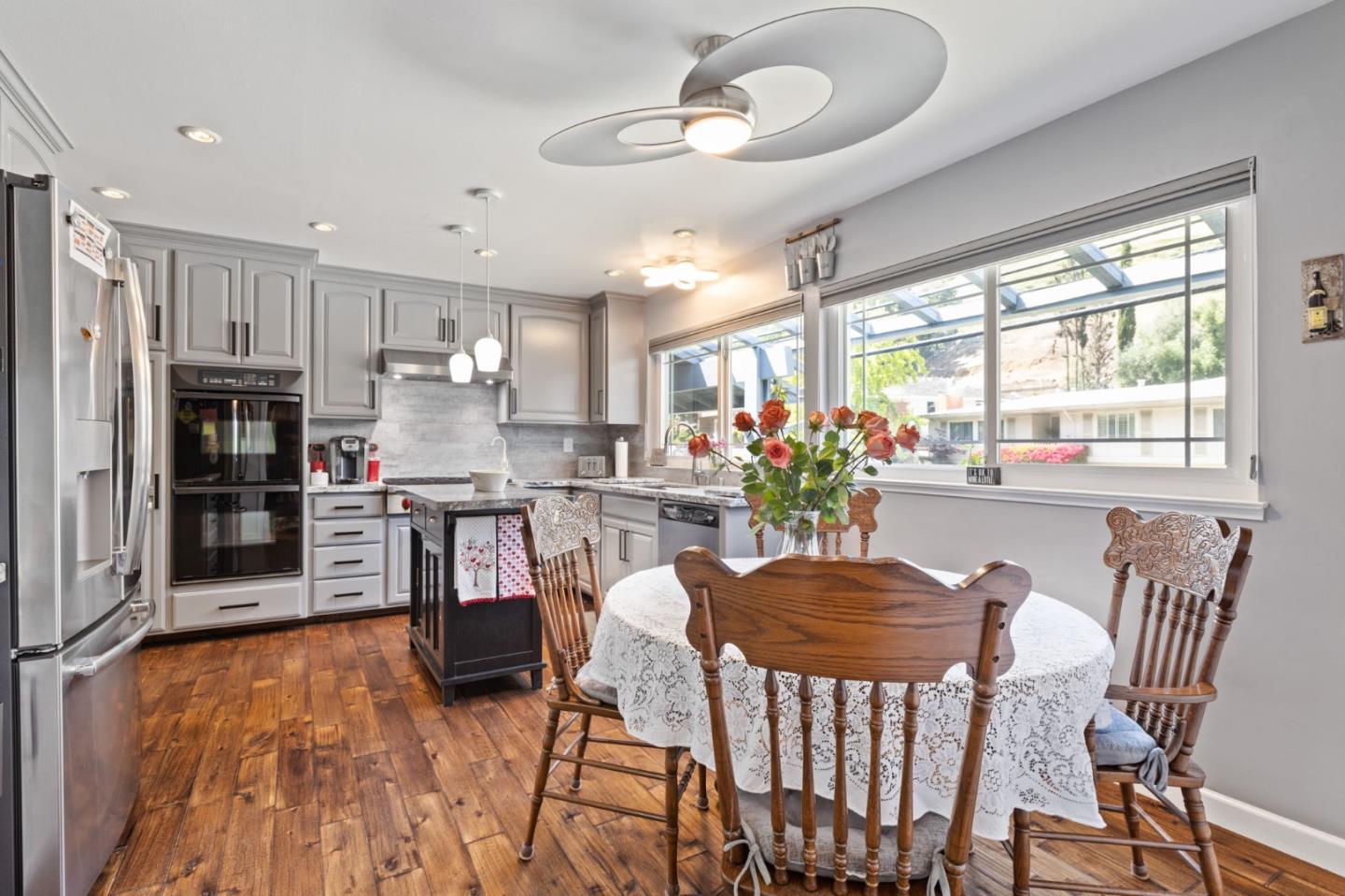 Detail Gallery Image 14 of 50 For 3155 Brittan Ave, San Carlos,  CA 94070 - 3 Beds | 2/1 Baths