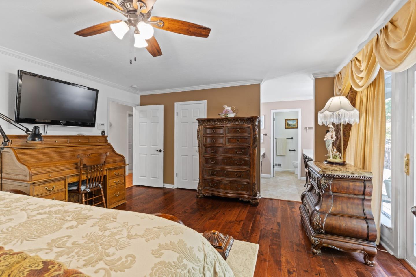 Detail Gallery Image 24 of 50 For 3155 Brittan Ave, San Carlos,  CA 94070 - 3 Beds | 2/1 Baths
