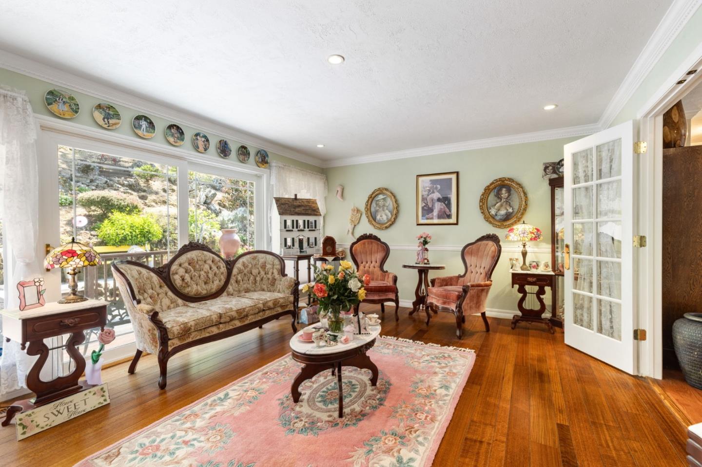 Detail Gallery Image 6 of 50 For 3155 Brittan Ave, San Carlos,  CA 94070 - 3 Beds | 2/1 Baths