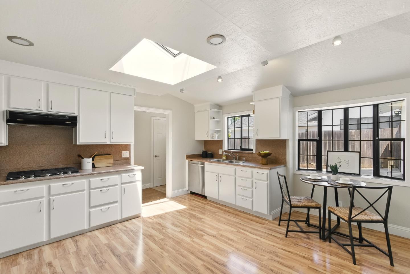 Detail Gallery Image 12 of 36 For 3406 Alameda De Las Pulgas, Menlo Park,  CA 94025 - 3 Beds | 2 Baths