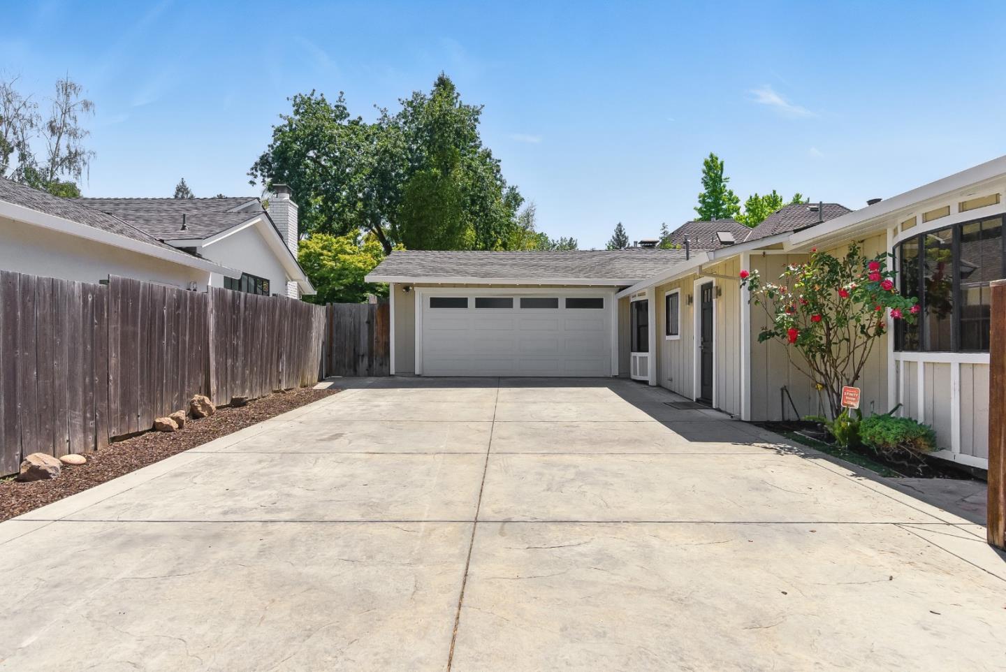 Detail Gallery Image 2 of 36 For 3406 Alameda De Las Pulgas, Menlo Park,  CA 94025 - 3 Beds | 2 Baths