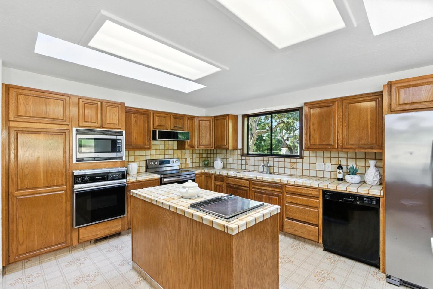 Detail Gallery Image 18 of 54 For 3033 Stevenson Dr, Pebble Beach,  CA 93953 - 2 Beds | 3/1 Baths