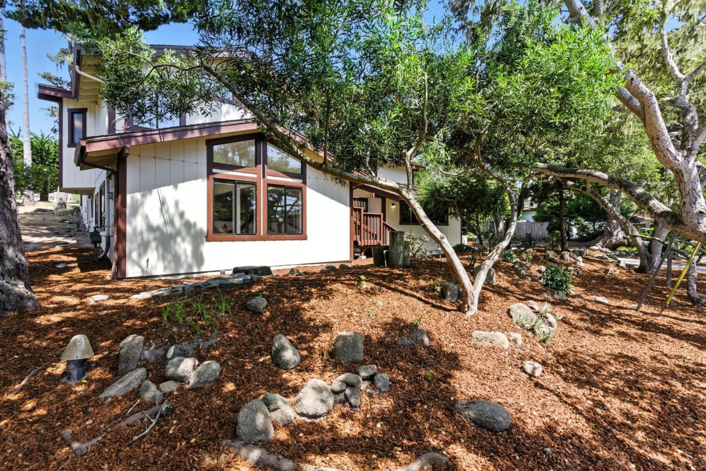 Detail Gallery Image 29 of 54 For 3033 Stevenson Dr, Pebble Beach,  CA 93953 - 2 Beds | 3/1 Baths
