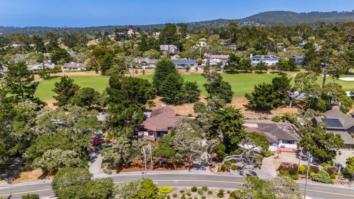 Detail Gallery Image 3 of 54 For 3033 Stevenson Dr, Pebble Beach,  CA 93953 - 2 Beds | 3/1 Baths
