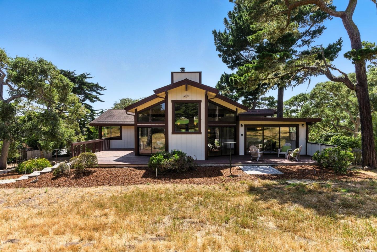 Detail Gallery Image 4 of 54 For 3033 Stevenson Dr, Pebble Beach,  CA 93953 - 2 Beds | 3/1 Baths