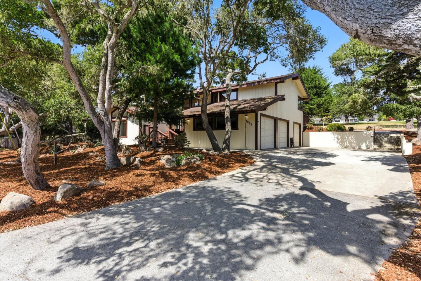Detail Gallery Image 5 of 54 For 3033 Stevenson Dr, Pebble Beach,  CA 93953 - 2 Beds | 3/1 Baths