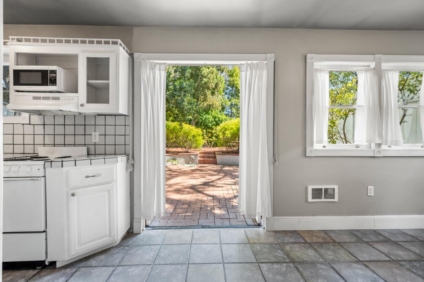 Detail Gallery Image 10 of 14 For 3031 Flores St, San Mateo,  CA 94403 - 0 Beds | 1 Baths