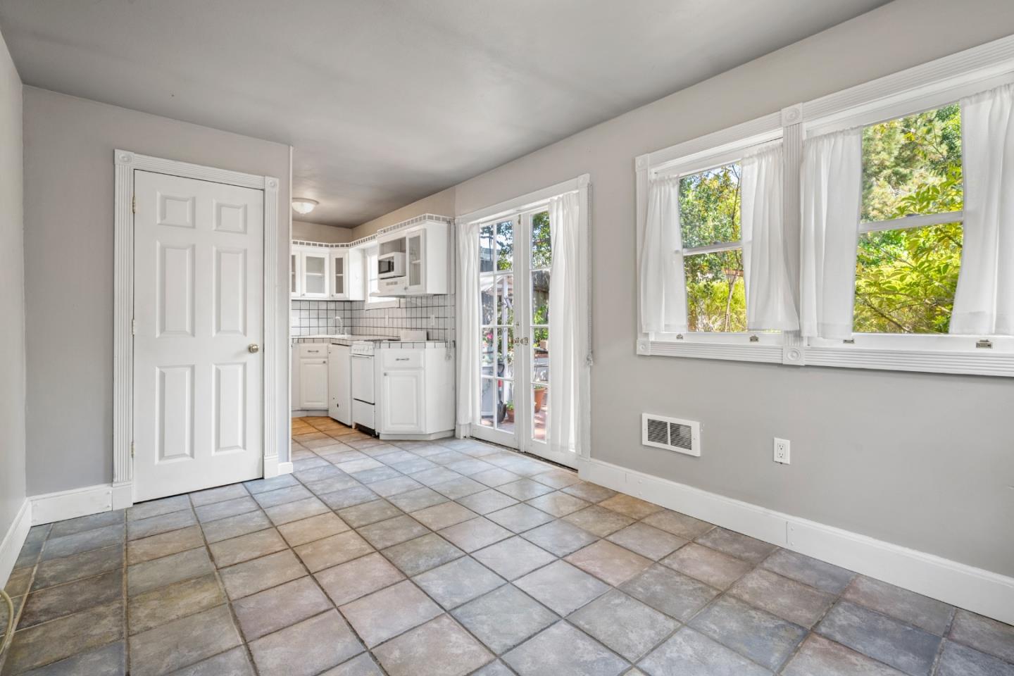 Detail Gallery Image 11 of 14 For 3031 Flores St, San Mateo,  CA 94403 - 0 Beds | 1 Baths
