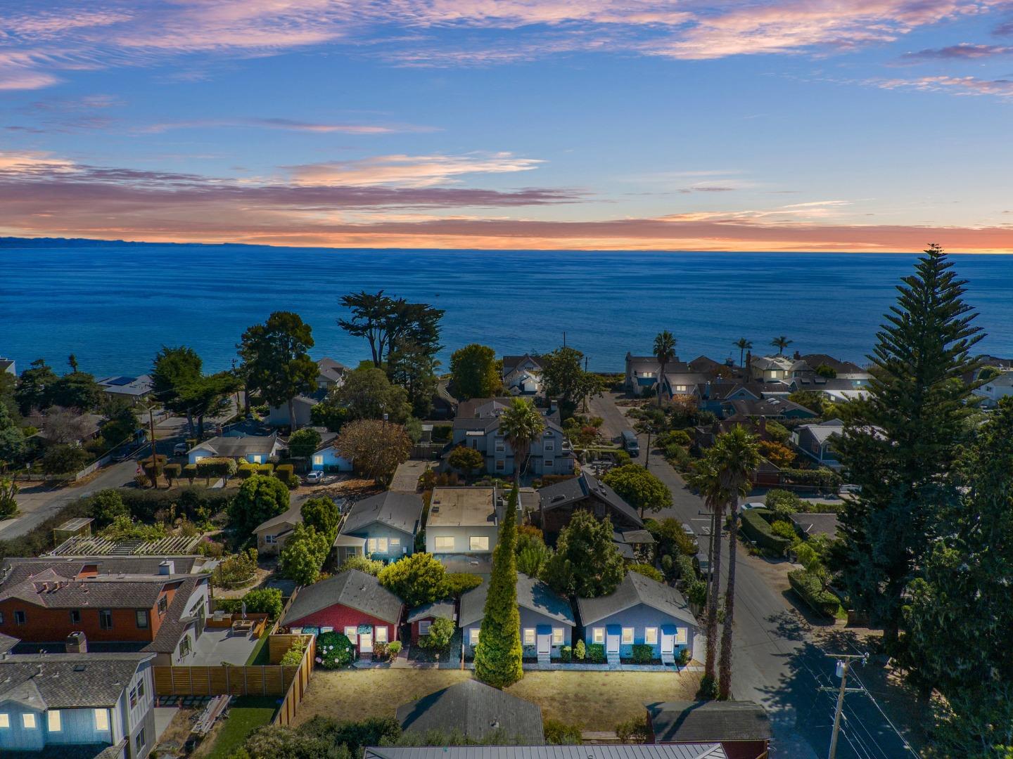 Detail Gallery Image 1 of 44 For 202 Hollister Ave, Capitola,  CA 95010 - 2 Beds | 2 Baths