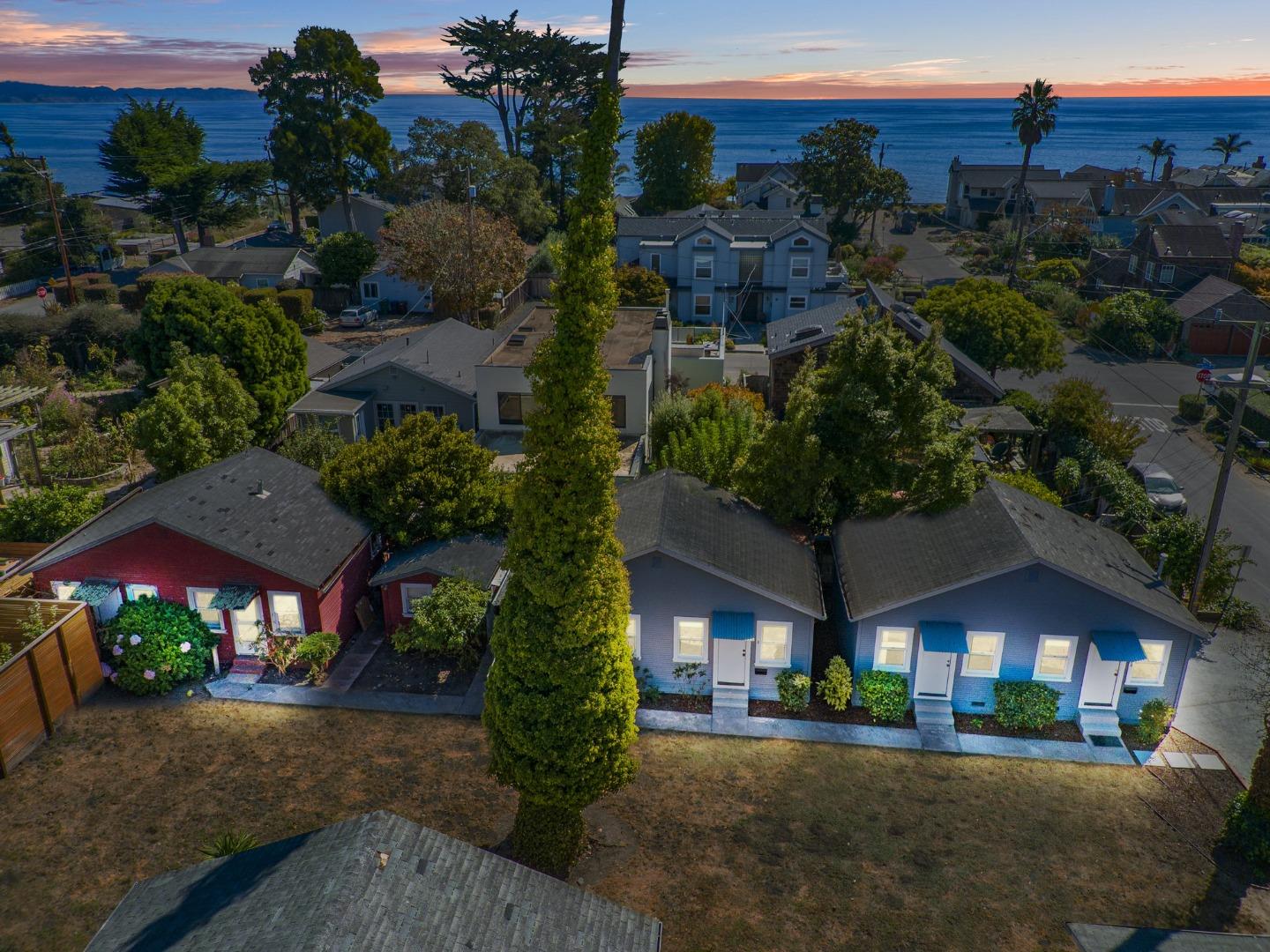 Detail Gallery Image 2 of 44 For 202 Hollister Ave, Capitola,  CA 95010 - 2 Beds | 2 Baths