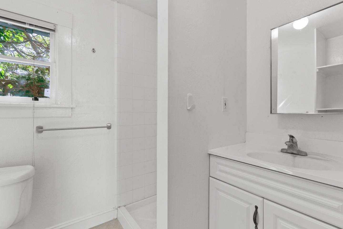 Detail Gallery Image 23 of 44 For 202 Hollister Ave, Capitola,  CA 95010 - 2 Beds | 2 Baths