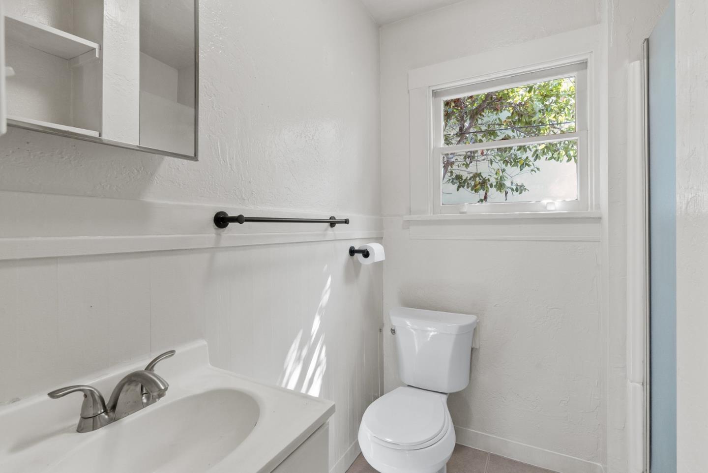 Detail Gallery Image 39 of 44 For 202 Hollister Ave, Capitola,  CA 95010 - 2 Beds | 2 Baths