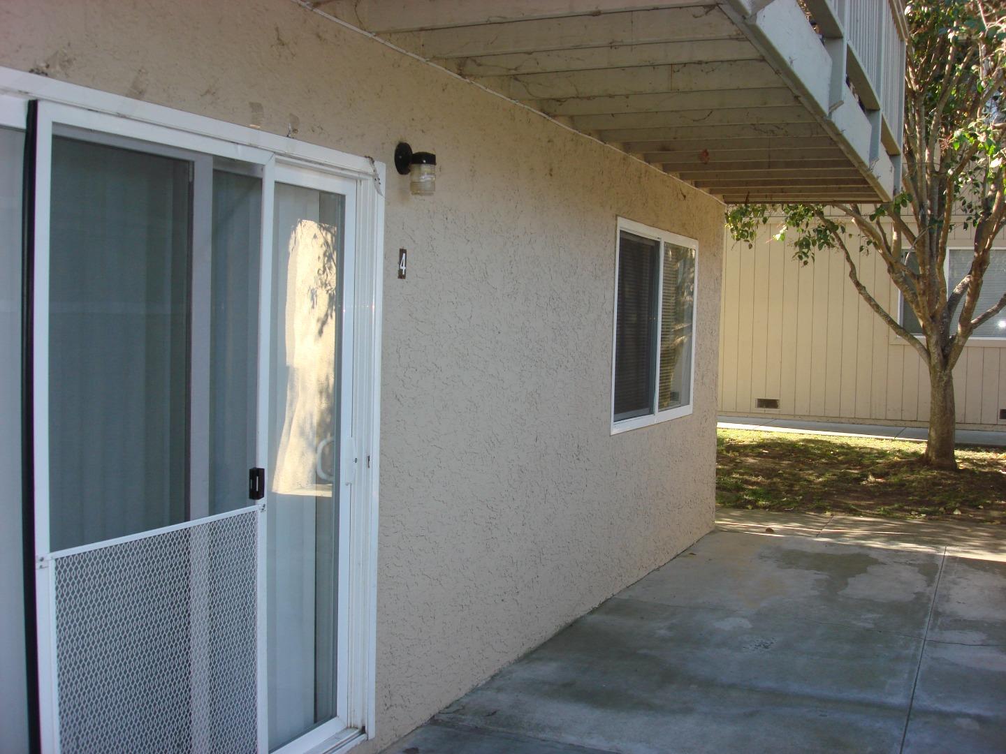 Detail Gallery Image 2 of 8 For 1003 Third #4,  San Juan Bautista,  CA 95045 - 2 Beds | 1 Baths