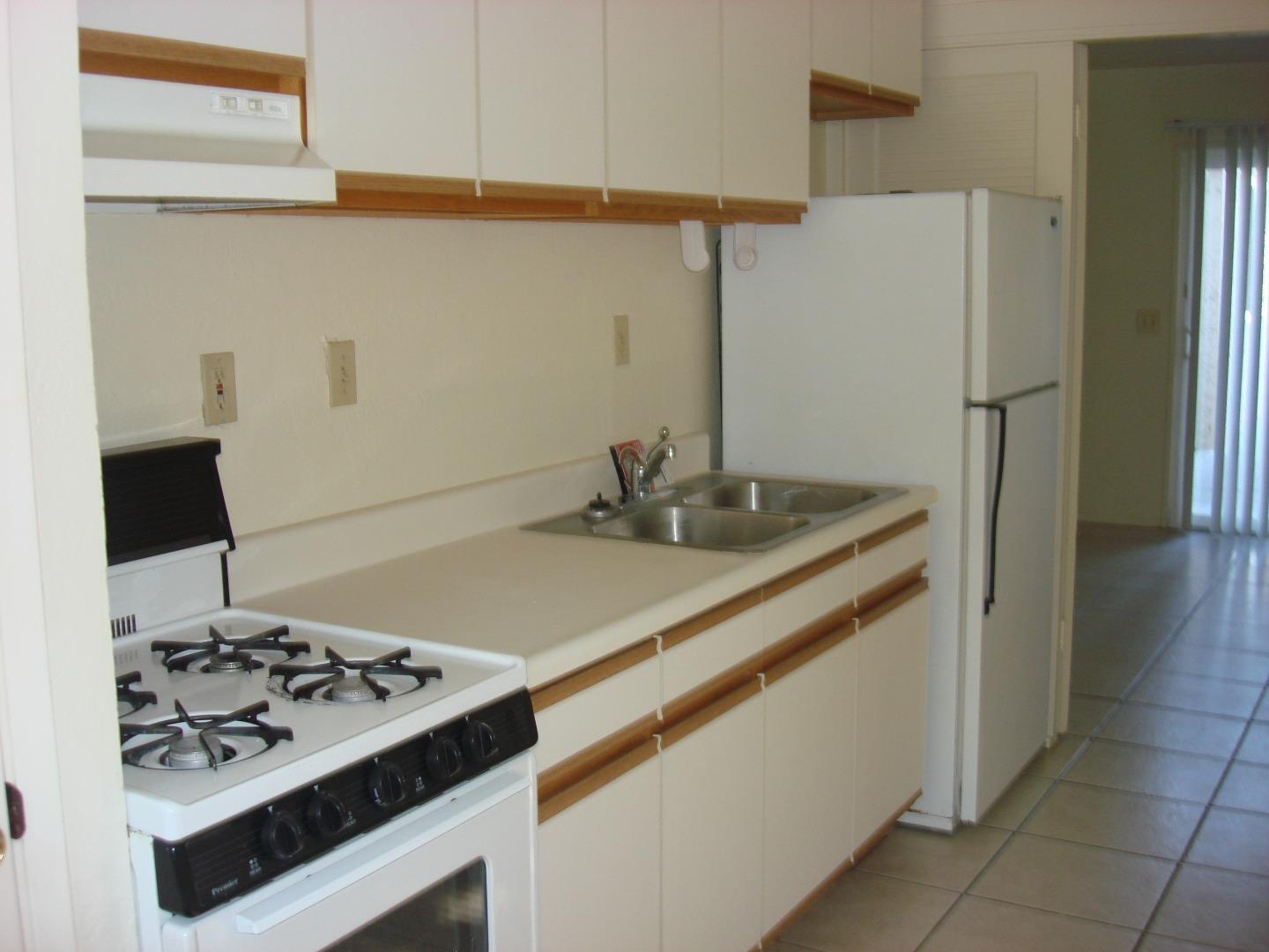 Detail Gallery Image 4 of 8 For 1003 Third #4,  San Juan Bautista,  CA 95045 - 2 Beds | 1 Baths