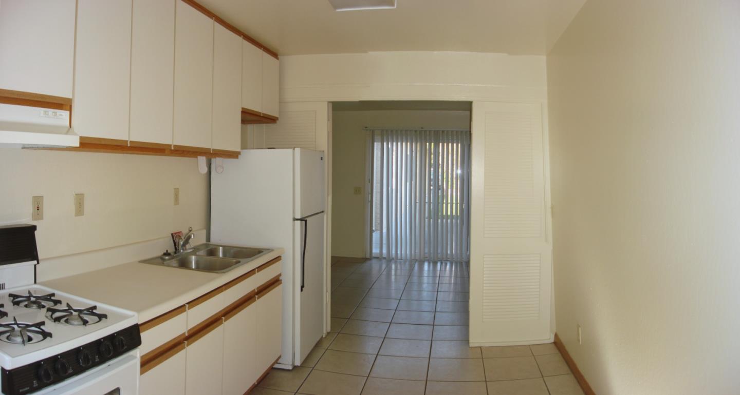 Detail Gallery Image 5 of 8 For 1003 Third #4,  San Juan Bautista,  CA 95045 - 2 Beds | 1 Baths