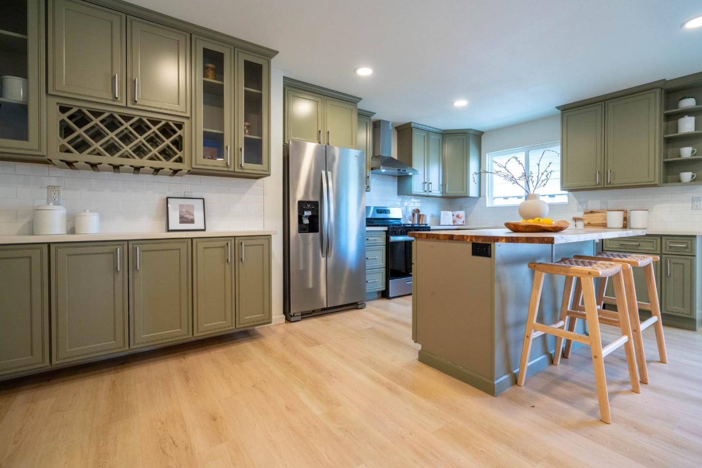 Detail Gallery Image 6 of 25 For 81 Rooney St, Santa Cruz,  CA 95065 - 3 Beds | 2 Baths