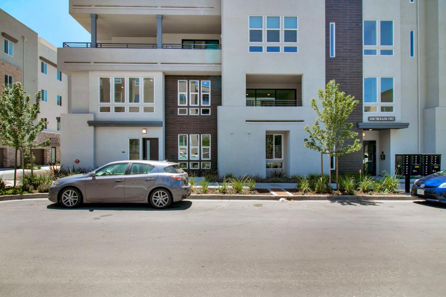 Detail Gallery Image 3 of 47 For 45349 Tom Blalock St #101,  Fremont,  CA 94539 - 4 Beds | 3/1 Baths