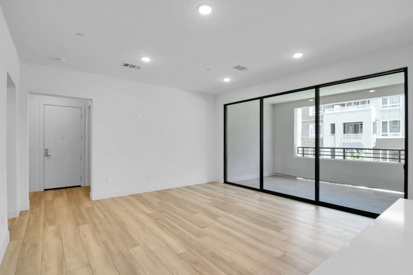 Detail Gallery Image 4 of 47 For 45349 Tom Blalock St #101,  Fremont,  CA 94539 - 4 Beds | 3/1 Baths