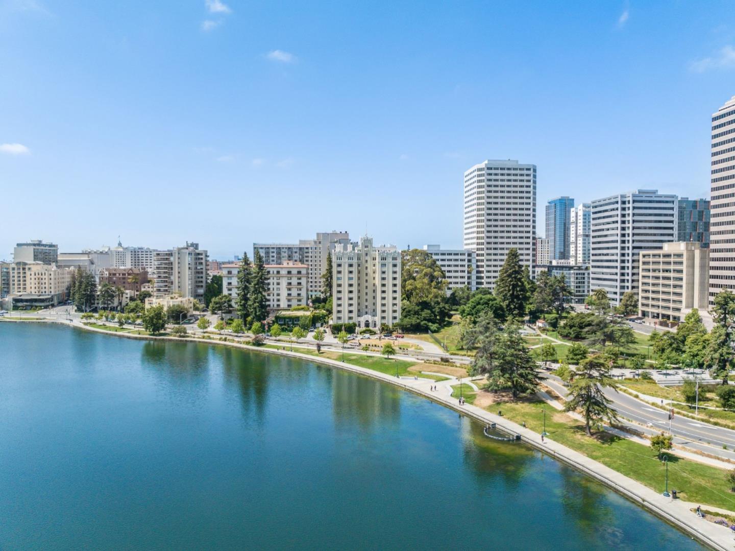 Detail Gallery Image 28 of 29 For 244 Lakeside Dr #2,  Oakland,  CA 94612 - 3 Beds | 3 Baths